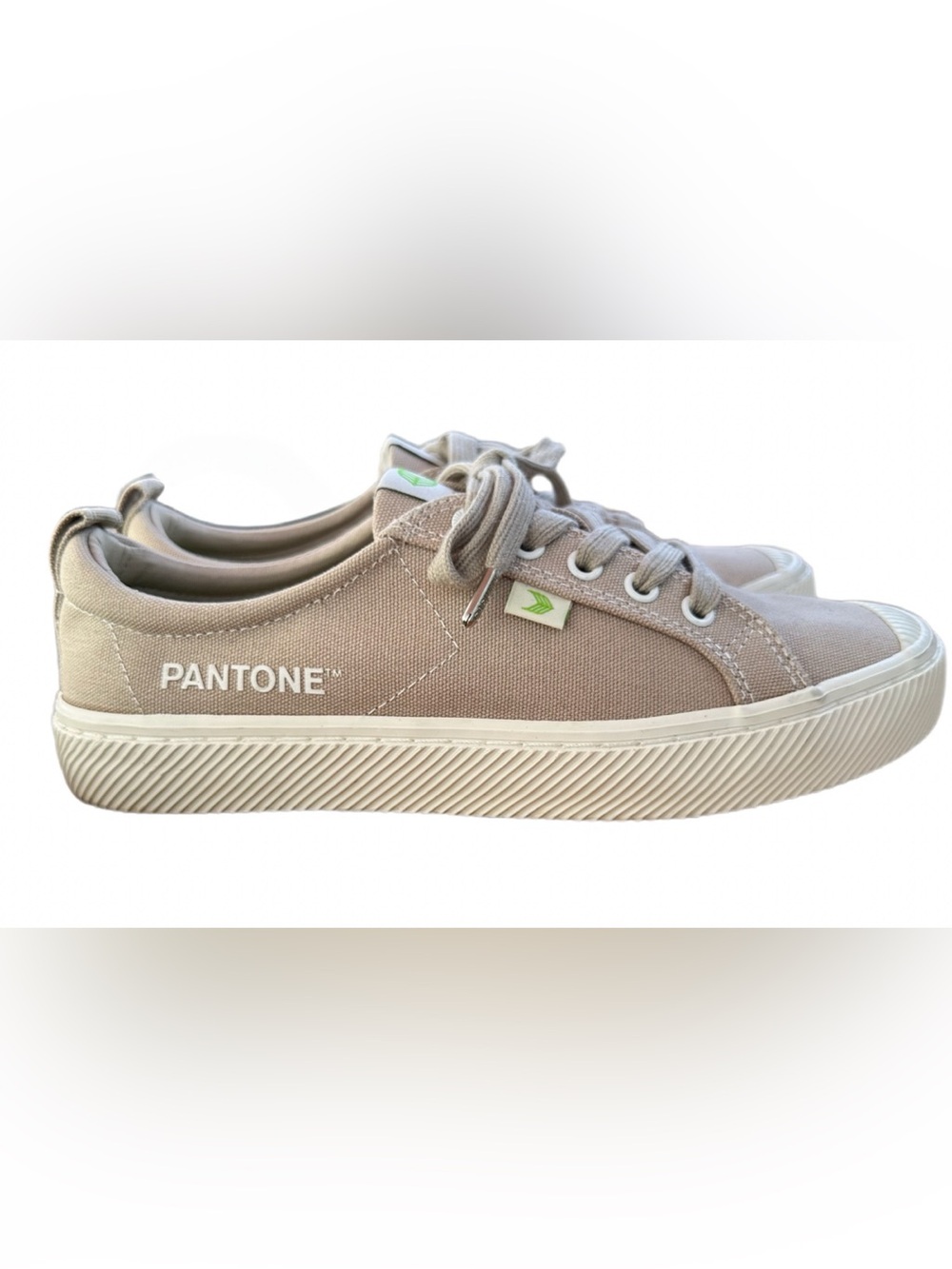 Cariuma x Pantone Low Canvas Sneakers Beige Tan Taupe Women’s Size 8